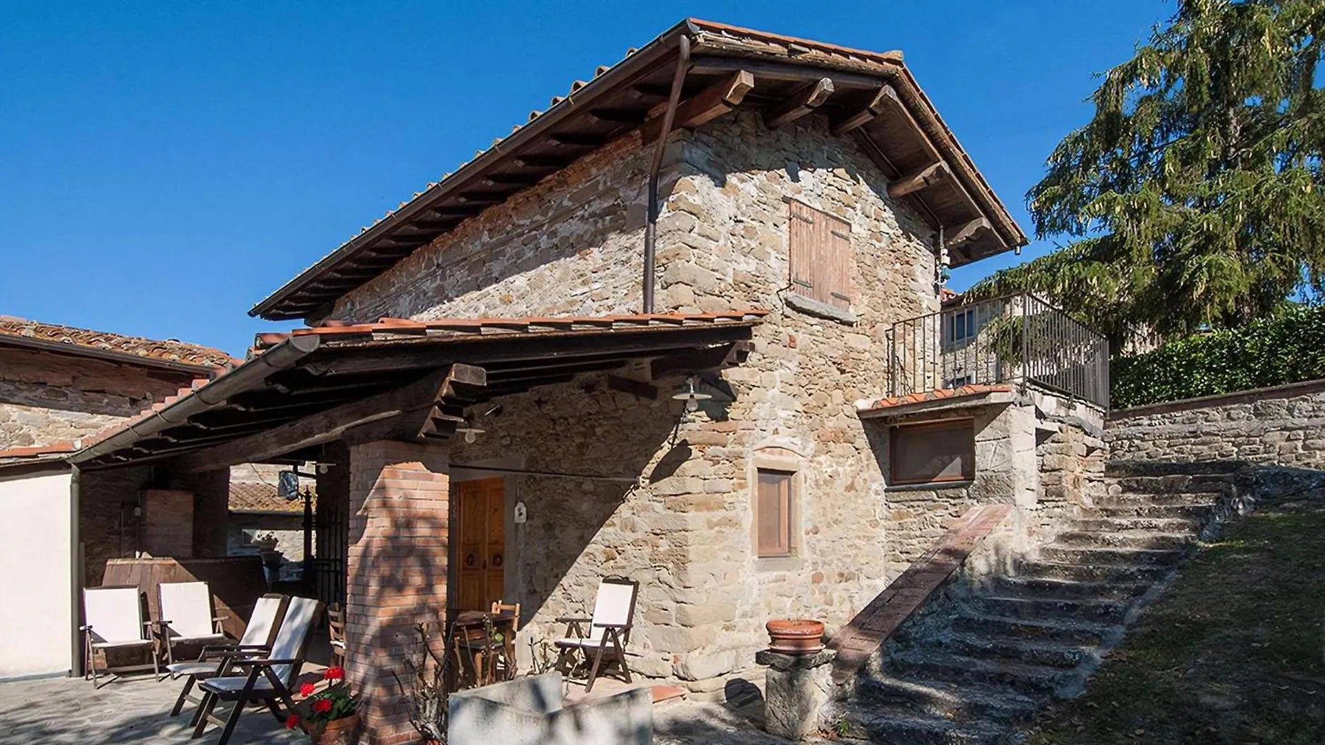 Freistehendes Agriturismo Mit Garten Und Pool Pratovecchio
