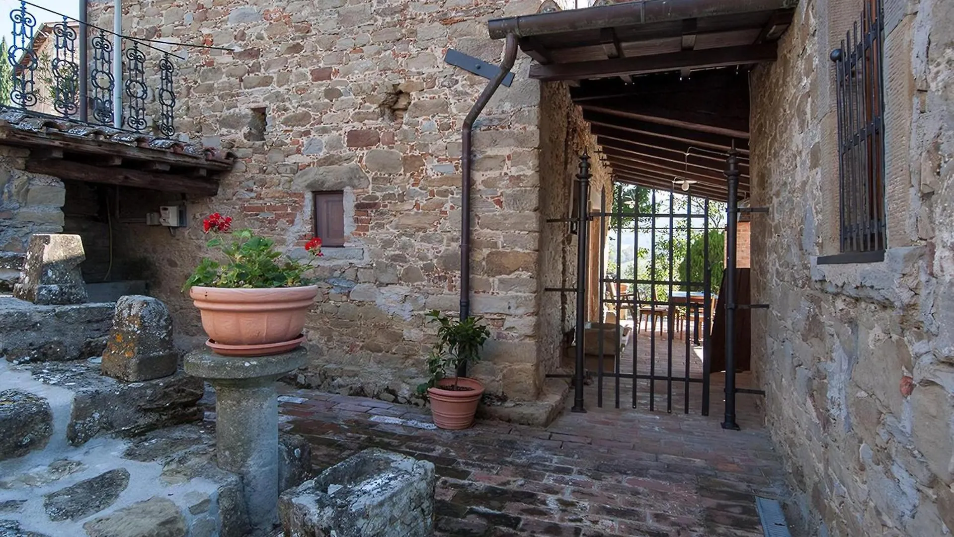 Freistehendes Agriturismo Mit Garten Und Pool Pratovecchio